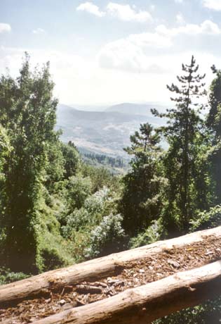 Veduta panoramica dal sentiero che porta alla cima del Monte Maggiore.